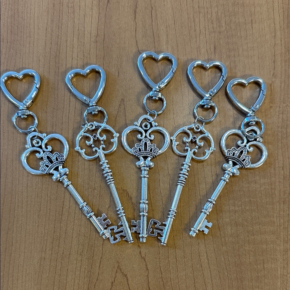 Large Skeleton Key Bag Charm or Key Holder in a Rustic Silver Tone; Handmade π - Picture 5 of 7